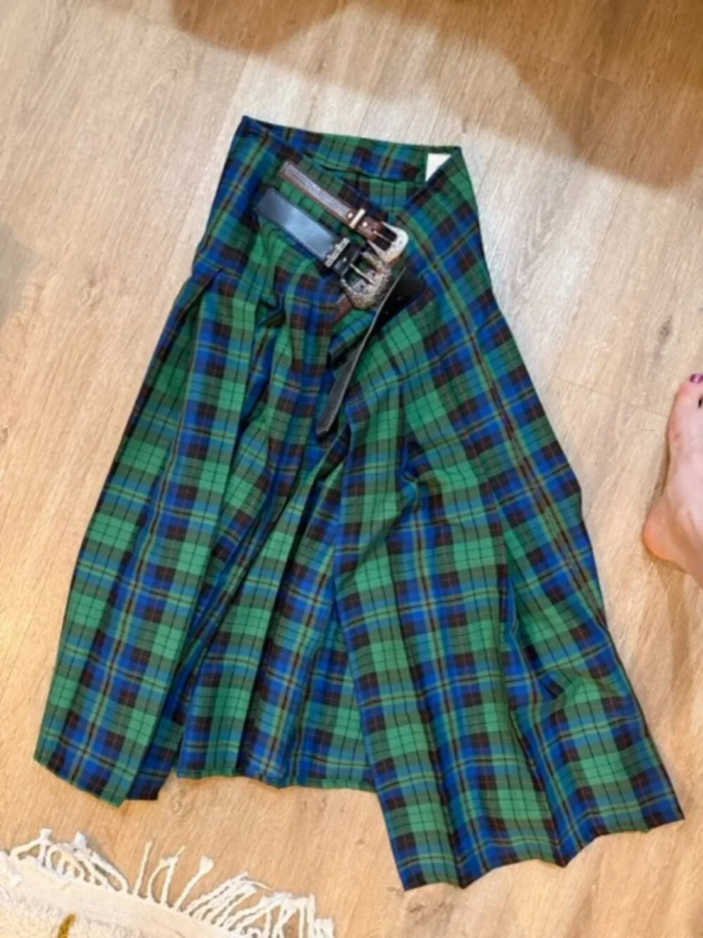 Designs de V plaid belted skirt, sz s